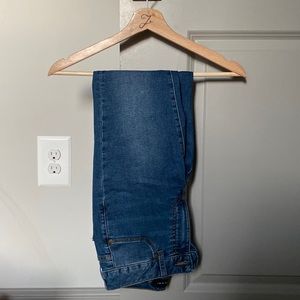 TAHARI skinny blue jeans
